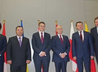 Угорщину не послухали: попри вето країни-сусідки Полторак зустрівся з "коаліцією друзів України" в НАТО