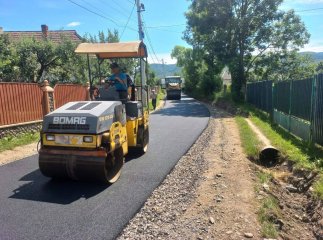 Благо для кількох сіл відразу: на Закарпатті асфальтують дорогу, яку не ремонтували десятиліттями Благо для кількох сіл відразу: на Закарпатті асфальтують дорогу, яку не ремонтували десятиліттями