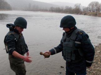 Ужгородський район: чоловік під час моржування знайшов вибухівку (ФОТО)