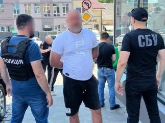 За довідки отримували 10 тисяч доларів На Закарпатті виготовляли фальшиві документи для чоловіків