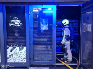 Пізня прогулянка підлітків обернулася порятунком кіоску в Солотвині