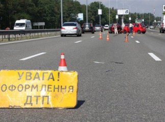 В Середньому автомобіль збив 10-річну дівчинку