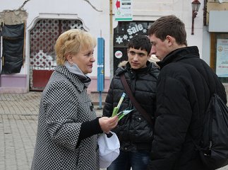 В День Святого Валентина в Ужгороді медики розповідали людям про репродуктивне здоров’я (ВІДЕО)
