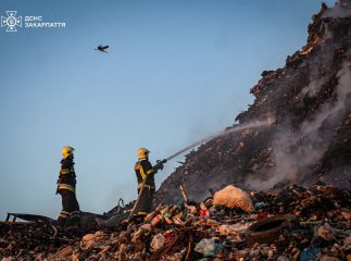 Пожежники понад півдоби гасили нову пожежу в Барвінку