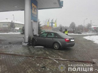 На автозаправці сталася аварія