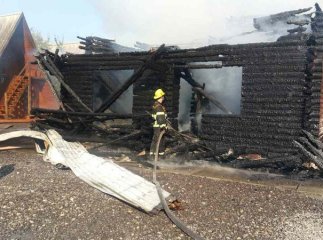 На Закарпатті палає відома база відпочинку