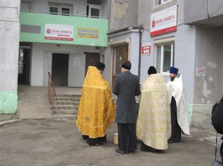 Мешканці ужгородської 16-поверхівки запросили священнослужителів, щоб ті освятили будинок
