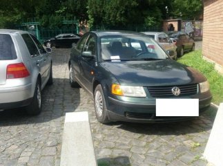 Неможливо пройти: у центрі Мукачева фіксують порушення правил паркування