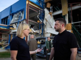 Зеленський відвідав підприємство «Flex», в яке влучили російські ракети Зеленський відвідав підприємство «Flex», в яке влучили російські ракети