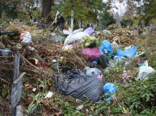 Гори сміття: як виглядає кладовище після Дня пам’яті