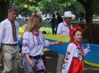 В Ужгороді відбувся «Мегамарш вишиванок»