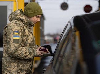 Перетнути кордон намагалися і жінки, і чоловіки: прикордонники розповіли про випадки, які трапились на КПП «Лужанка»