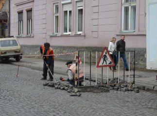 У Мукачеві взялися за ремонт вулиці Горького