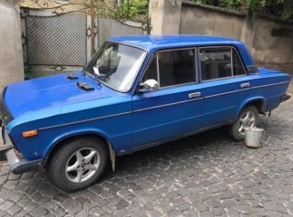 Закарпатському "герою парковки" прив’язали відро ланцюгом до колеса