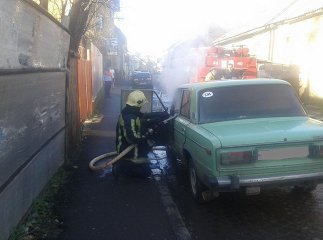 У Берегові посеред вулиці горіла машина