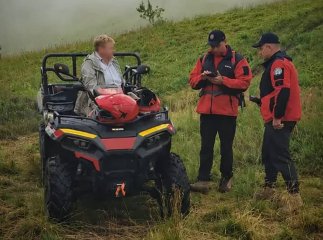 На Закарпатті рятувальники евакуювали жінку, яка травмувалася під час збирання ягід