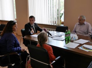 Водія маршрутки, який дверима придавив 4-річну дівчинку, відсторонили від роботи