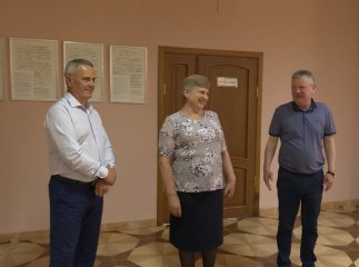 Сім’я з Тячева, в якої народилась трійня, отримала приємні подарунки