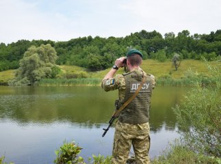 На Закарпатті чоловік стрибнув з мосту в річку і трохи не загинув