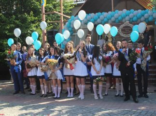 Свято останнього дзвоника відзначили у Мукачівській ЗОШ №13