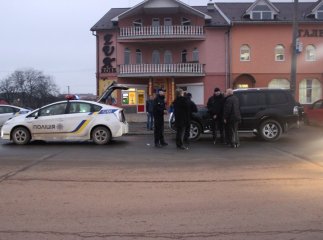 У Мукачеві сталась ДТП за участі дорогої іномарки