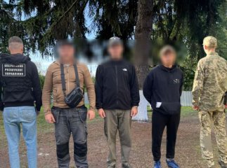 Неподалік кордону зі Словаччиною затримали трьох «грибників» Неподалік кордону зі Словаччиною затримали трьох «грибників»