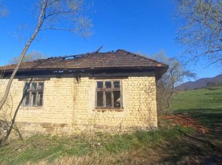Вранці загорівся будинок, в якому ніхто не проживав
