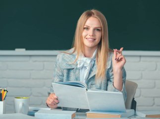 Вчителям з 1 вересня підвищать зарплату: на скільки саме