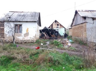 В області згоріли дві надвірні споруди