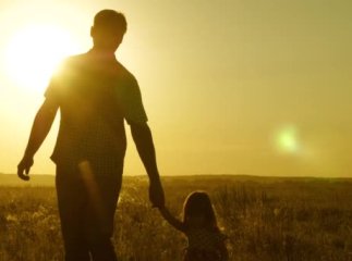 Дівчинці, в якої померла мама, знайшли родину