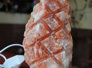 Соляні лампи, які володіють лікувальним ефектом можна придбати і у Мукачеві (ФОТО)