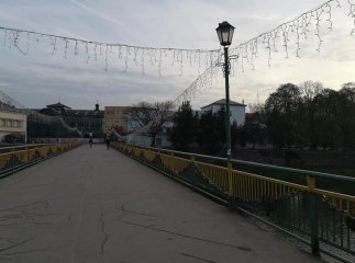 Вранці чоловік наробив шкоди в центрі Ужгорода