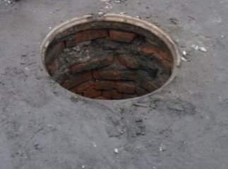 Міліціонери спіймали ужгородця з краденим люком