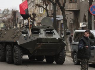 За 50 км від Мукачева "Правий сектор" облаштував блокпост з БТРами