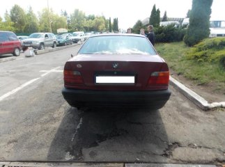 Закарпатка залишила автівку з перебитим кузовом на посту "Ужгород"