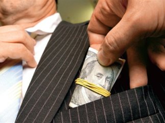 Більше половини закарпатців протягом останнього року давали хабарі