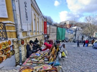 Компанія Рината Ахметова і далі демонтуватиме будівлі на Андріївському узвозі