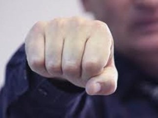 В обласному центрі по вулиці Грушевського троє невідомих побили та пограбували хлопця