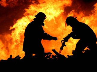 У Бедевлі горів будинок: вогонь знищив більше 100 метрів квадратних покрівлі