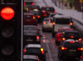 у яких випадках дозволено проїхати на червоне світло