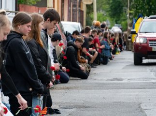 Залишилися дружина і троє дітей: на Закарпатті поховали військового