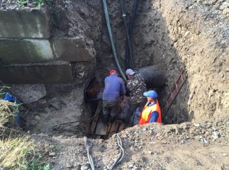 Незважаючи на несприятливі погодні умови, роботи з переключення на нову гілку водогону тривали всю ніч