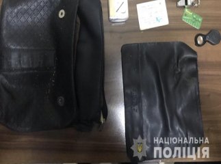 Чоловіка нахабно пограбували біля вокзалу