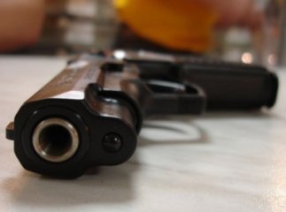 Колишній співмешканець погрожував жінці вогнепальною зброєю