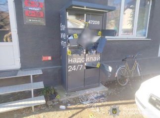 На Закарпатті двоє юнаків викрали з поштомата ювелірні вироби на понад 100 тисяч гривень