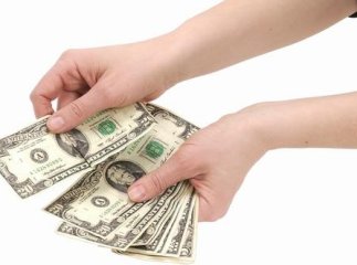 При отриманні хабара у розмірі 400 доларів США затримано слідчого Мукачівського міськвідділу УМВС 