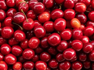 Як розпізнати «напічкану» хімією черешню: її видають 3 ознаки Як розпізнати черешню з хімією