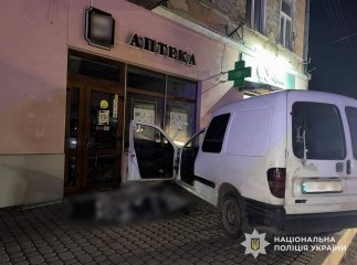 Правоохоронці з’ясовують причину смерті водія, який помер за кермом