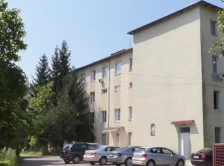 В Ужгороді з вікна 4-го поверху онкодиспансеру випав пацієнт