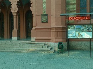 Біля Закарпатської філармонії знову з’явилось сумнозвісне електронне табло